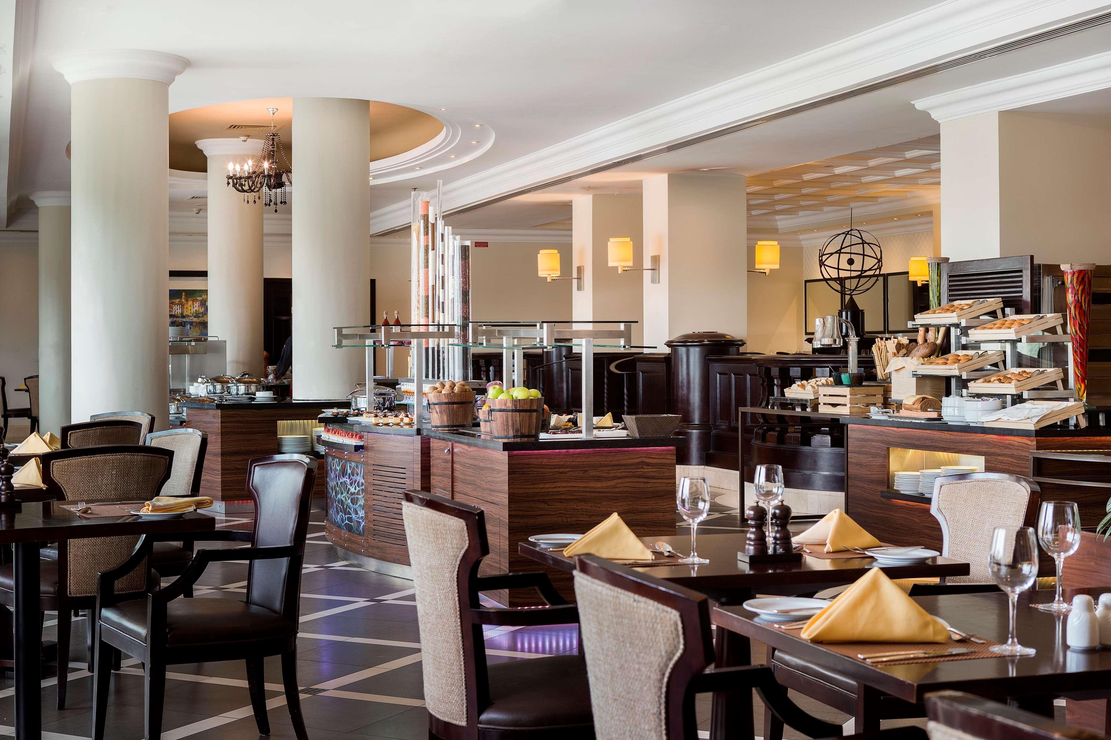 Radisson Blu & Resort, Corniche Resort 5*
