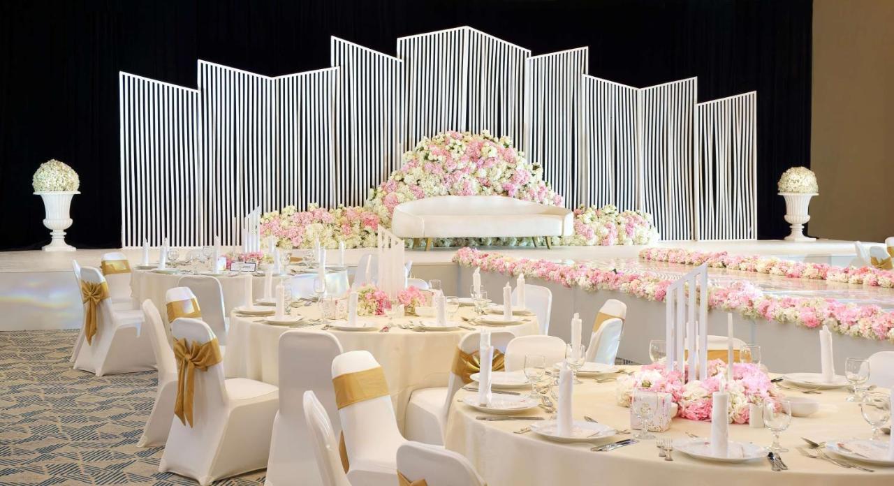 Radisson Blu & Resort, Corniche